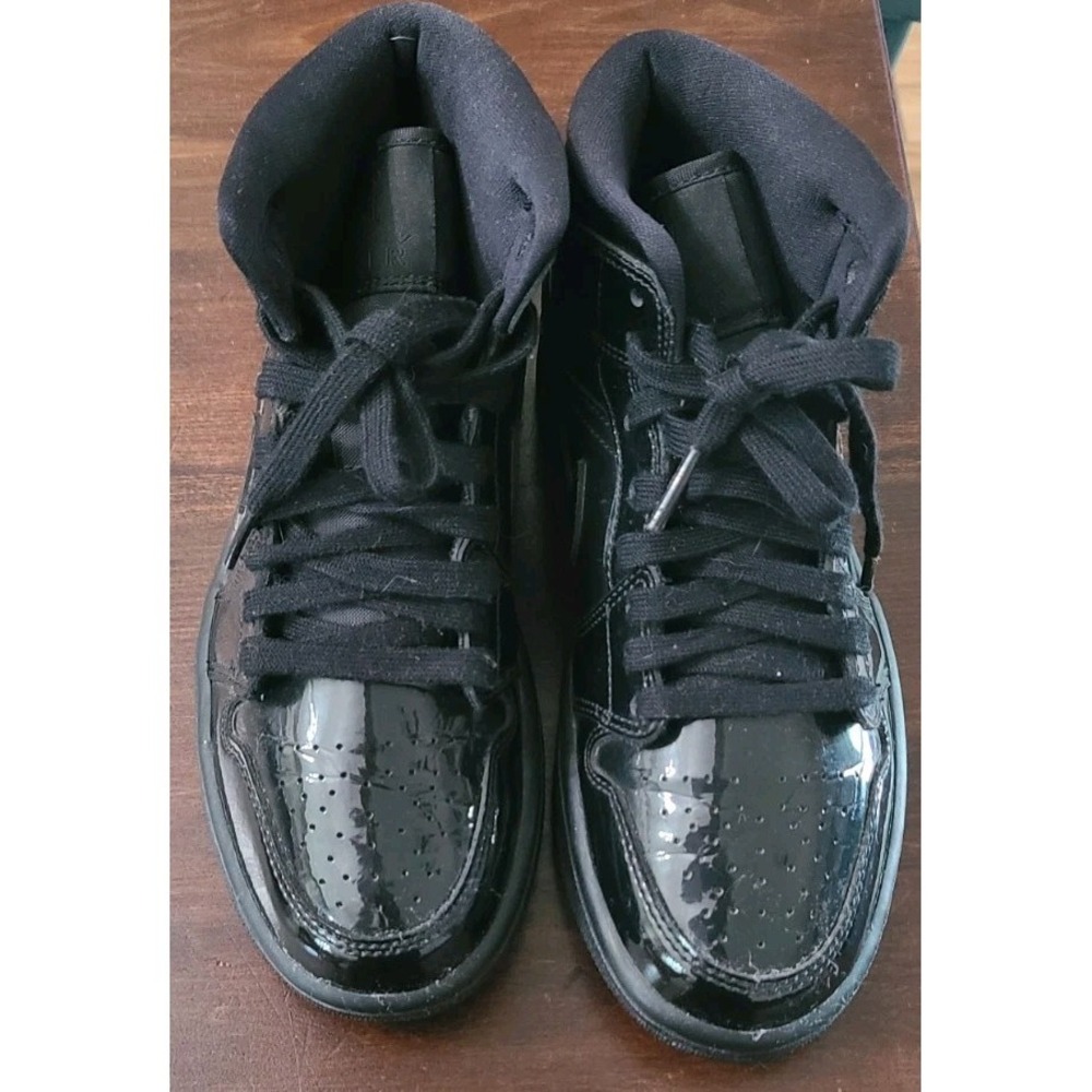 Nike Air Jordan 1 Mid Sneakers Youth Patent Size 5.5Y